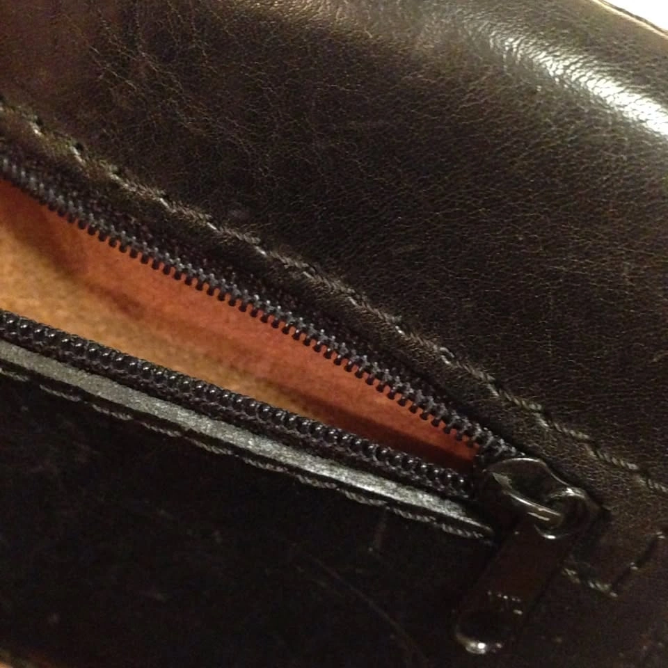 The Trend Made in Italy Black Leather Crossbody Pouch - photo 5