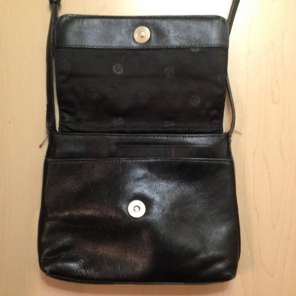 Clarks Small Crossbody Black Leather Purse - photo 3