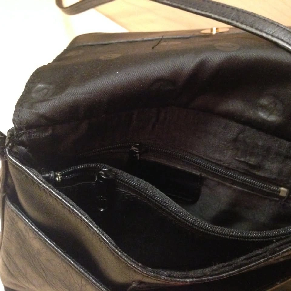 Clarks Small Crossbody Black Leather Purse - photo 5