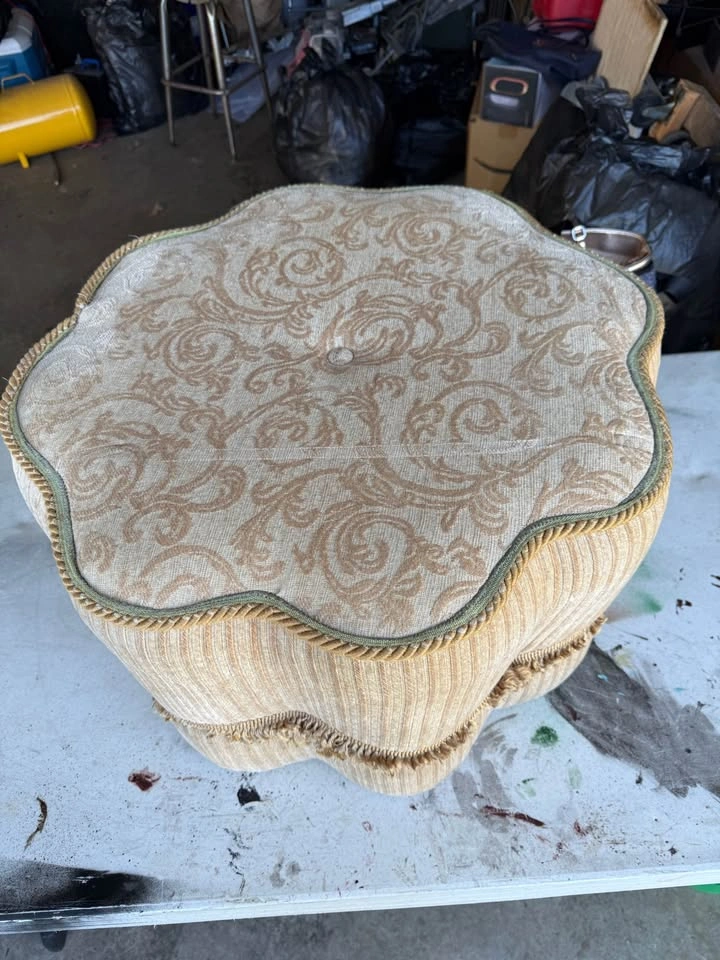 Vintage Scalloped Ottoman / Foot Stool - Shabby Chic Floral - photo 4