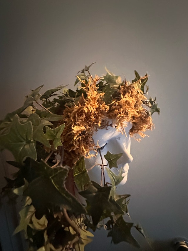 Head Planter with fake Ivy - photo 5