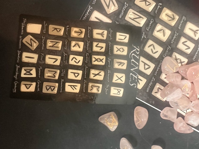 Rose Quartz Runes for Divination - photo 2