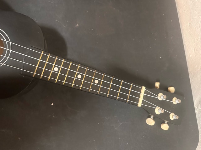 Black ukulele - photo 3