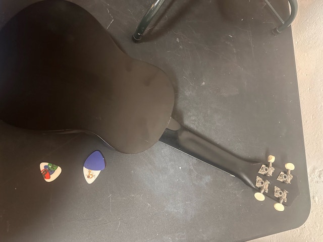 Black ukulele - photo 4