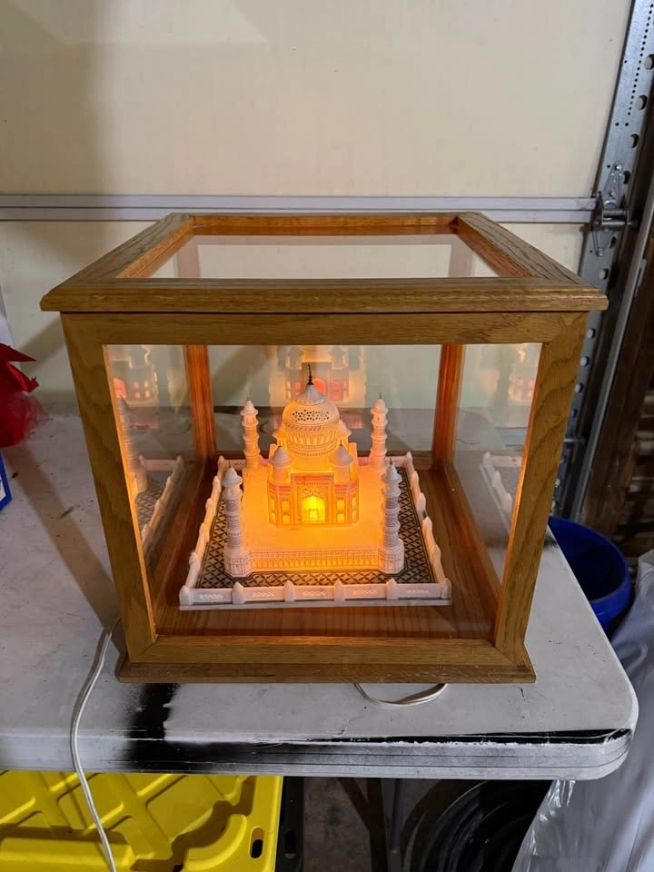 Illuminated Taj Mahal Marble Display in Glass & Oak Case - photo 4
