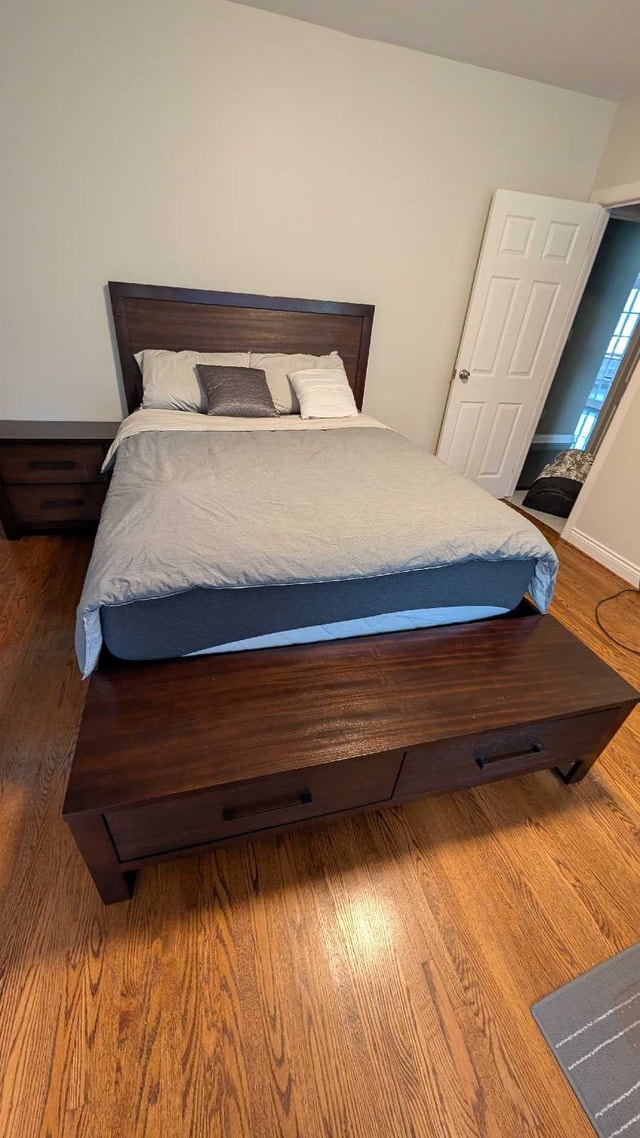 Solid Wood Queen Bed Set - Like New