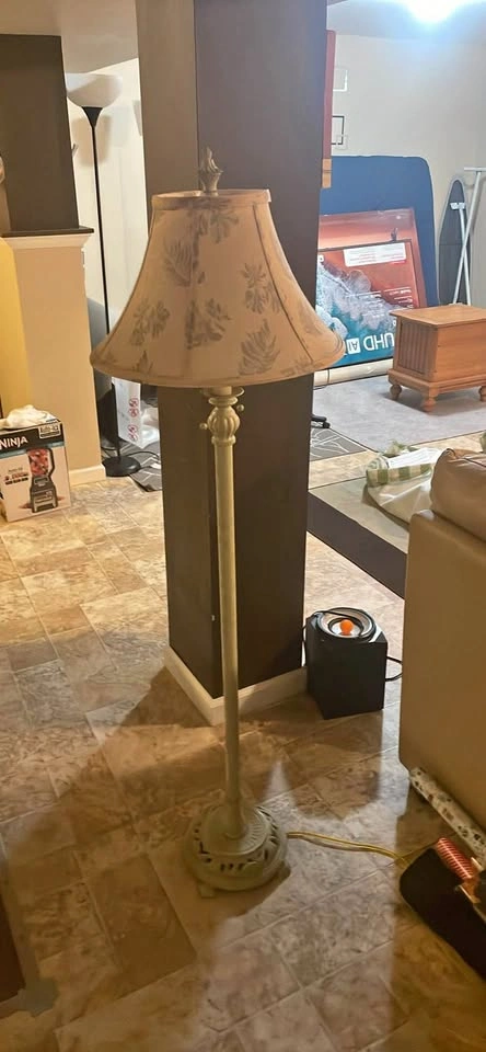 Patterned floor lamp