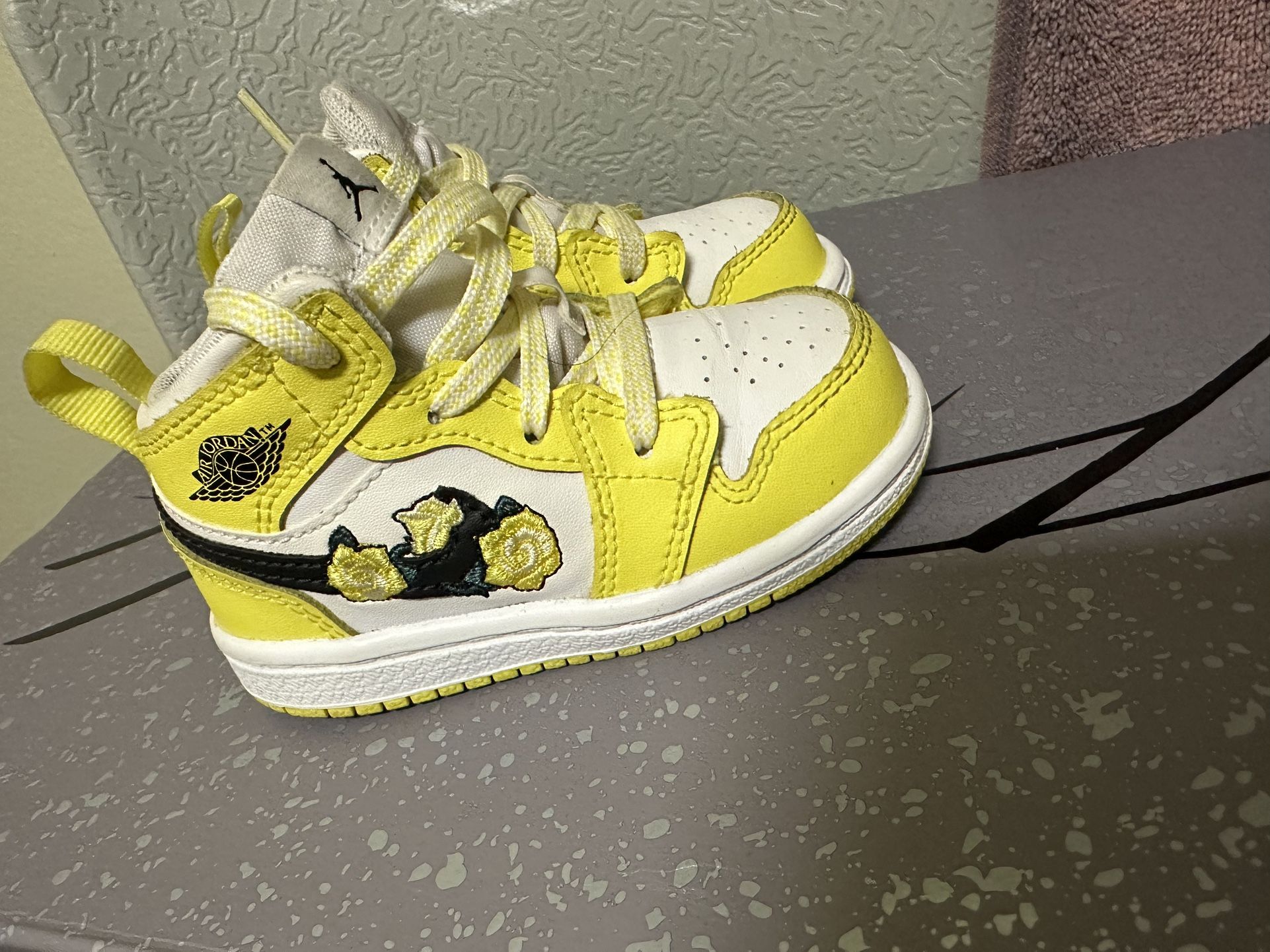 Jordan 1 Mids