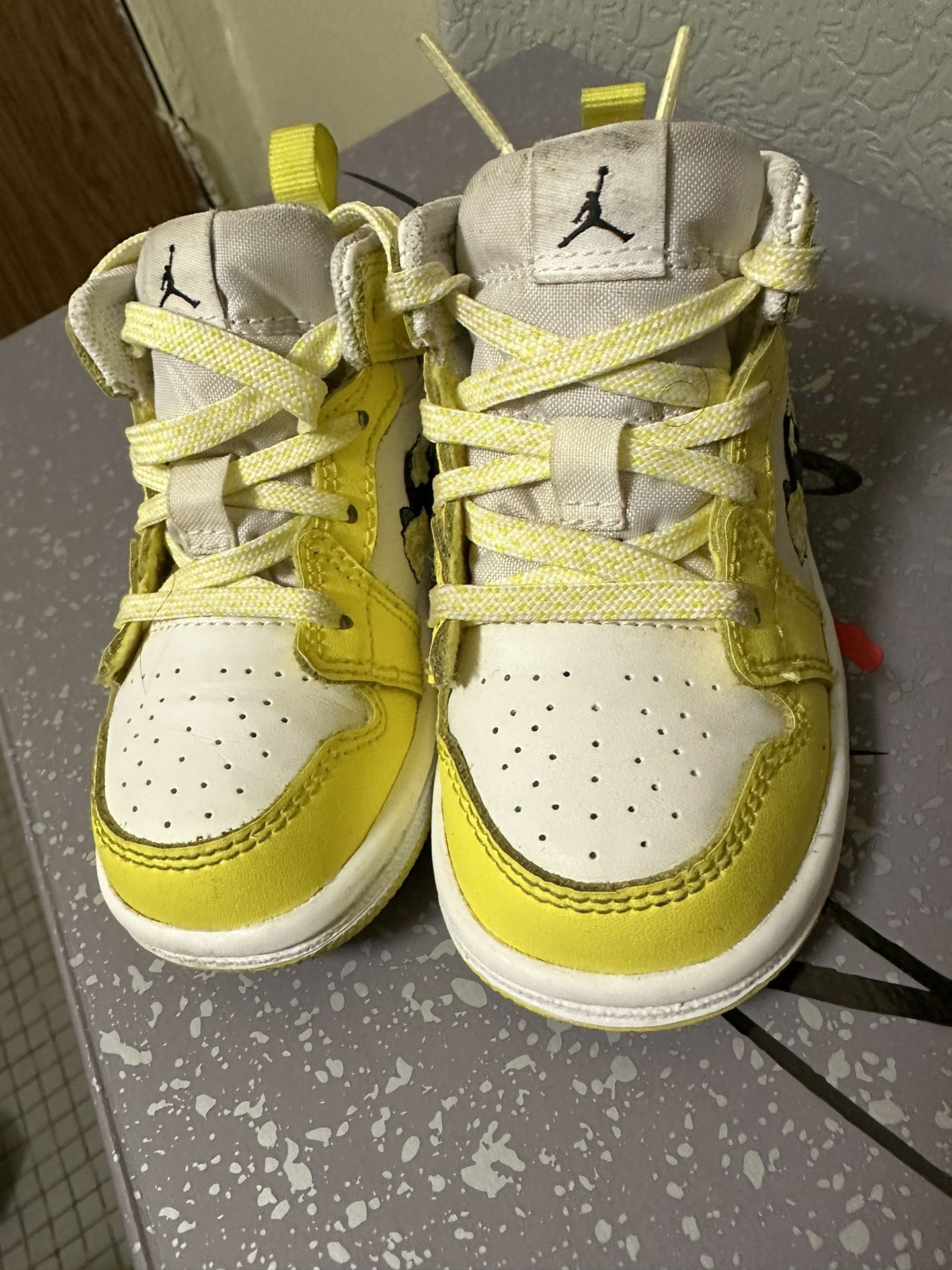 Jordan 1 Mids - photo 4