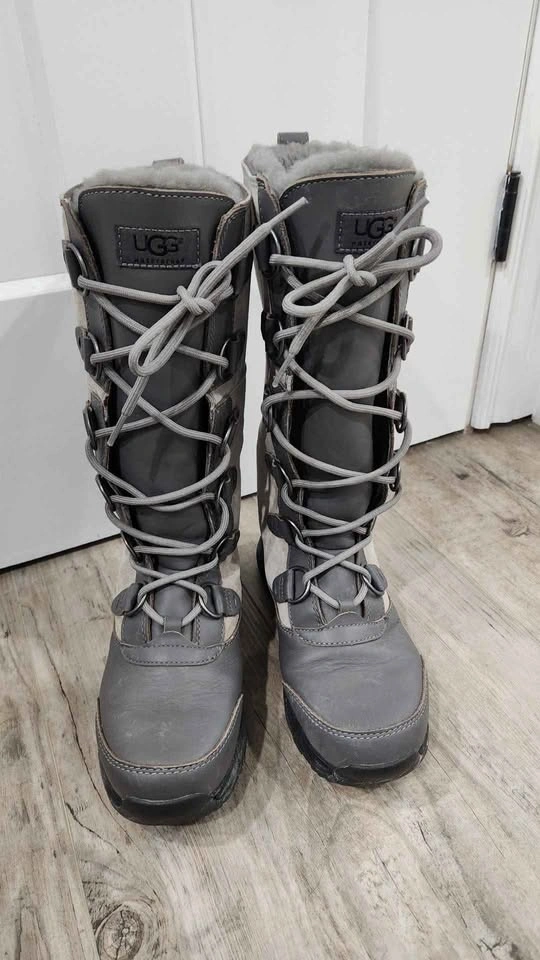 Ugg Waterproof Boots Grey, size 6.5/7