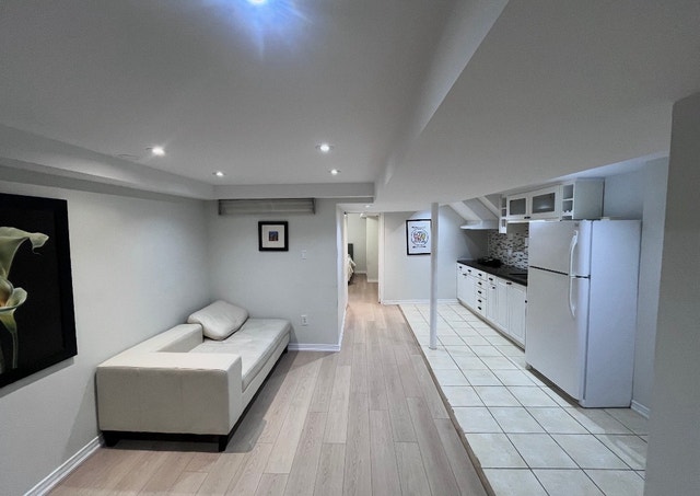 Furnished 1 Bed Basement Apt near SQ One - photo 4