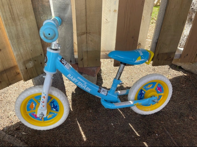 Pinkfong Baby Shark Balance Bike