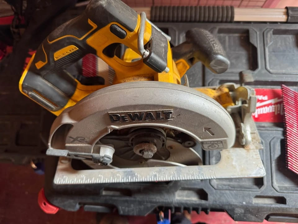 Dewalt 20v max xr 7-1/4” - photo 3