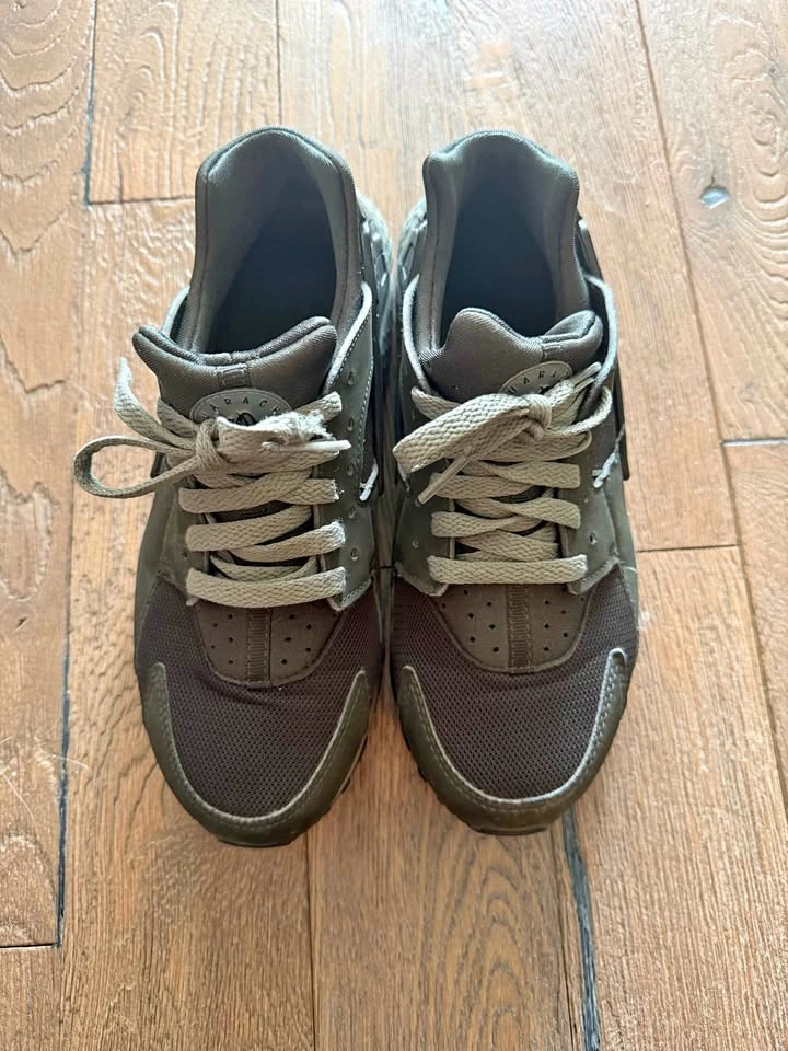 Nike Huraches 7Y/7M or 8.5 Women’s Lightly Used