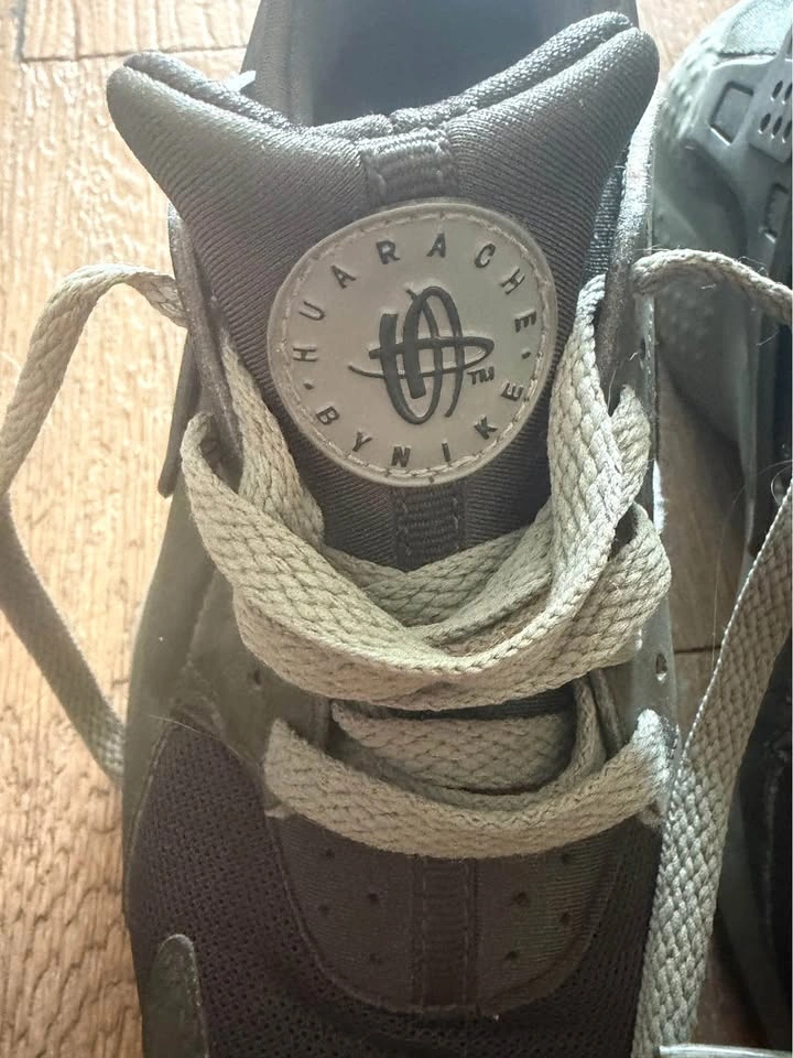 Nike Huraches 7Y/7M or 8.5 Women’s Lightly Used - photo 2