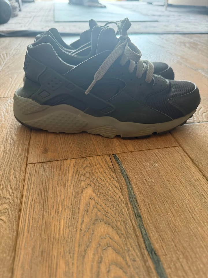 Nike Huraches 7Y/7M or 8.5 Women’s Lightly Used - photo 5