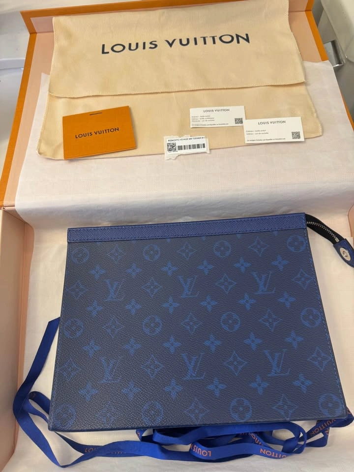 Louis Vuitton Pochette Voyage MM Pacific Blue - photo 2