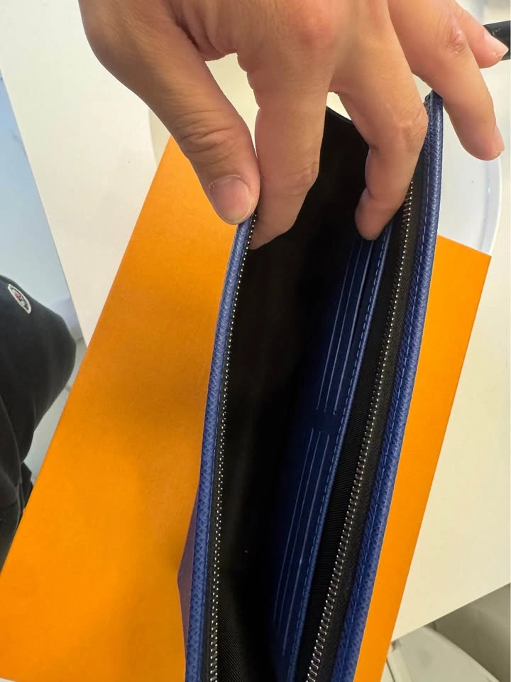 Louis Vuitton Pochette Voyage MM Pacific Blue - photo 3