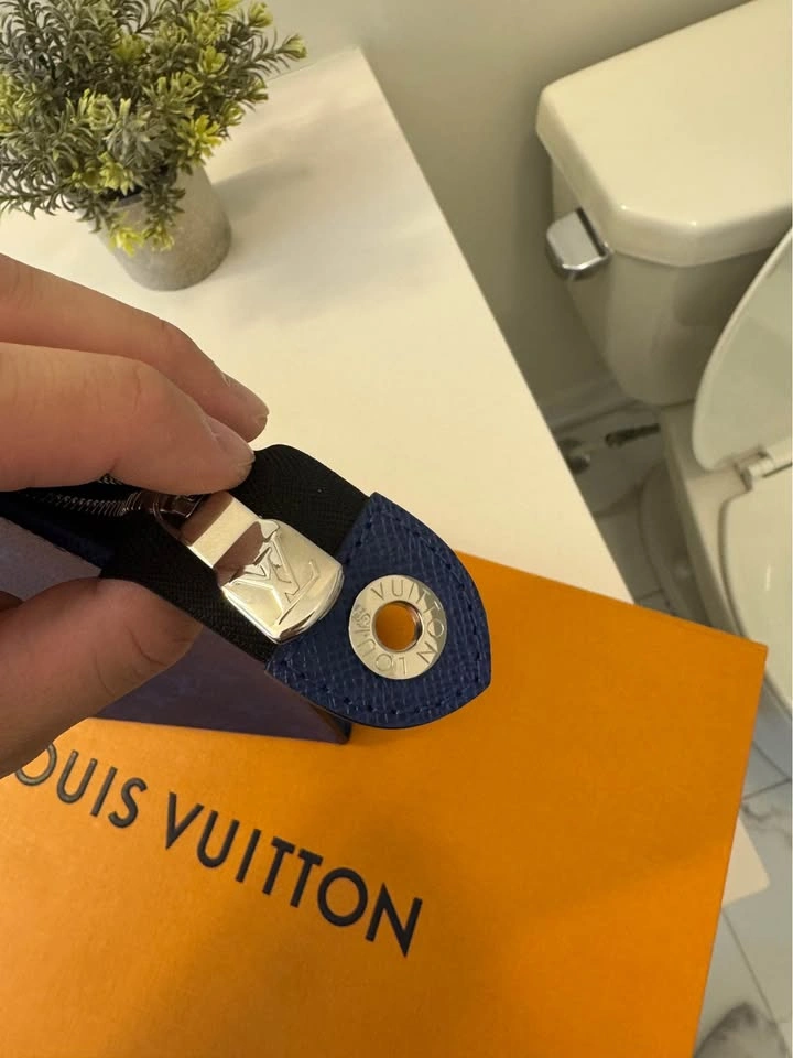 Louis Vuitton Pochette Voyage MM Pacific Blue - photo 4