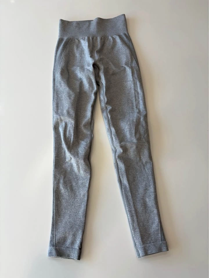 Women's Size Small Gymshark Legging Bundle - 2 Pairs - photo 4