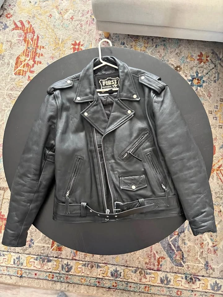 Size Large / 44 Men's Leather Motorcycle Jacket