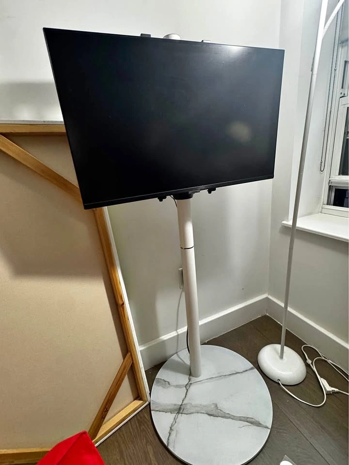 32 inch Samsung TV with Stand