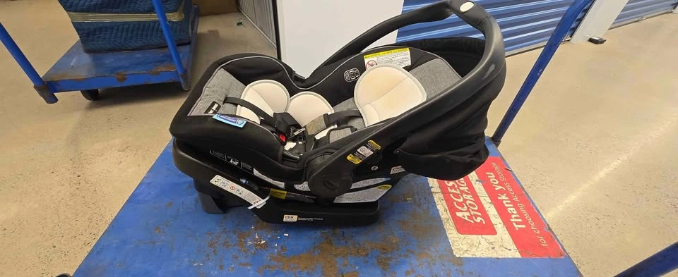 Greco Car seat for new borns with matching stroller - photo 2