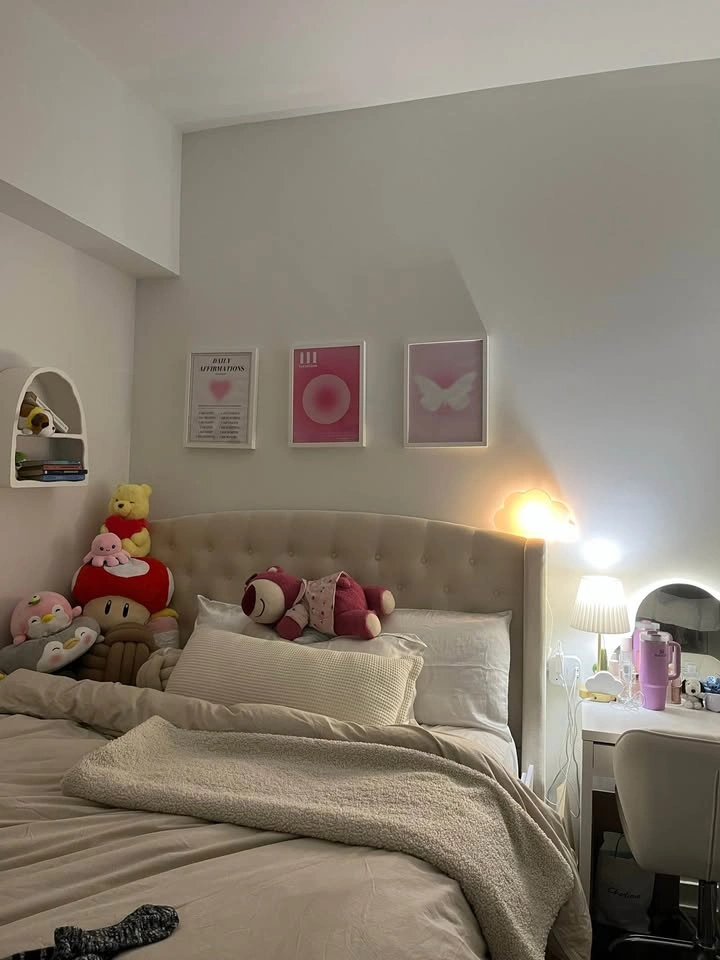 Structube queen beige bed frame - photo 3