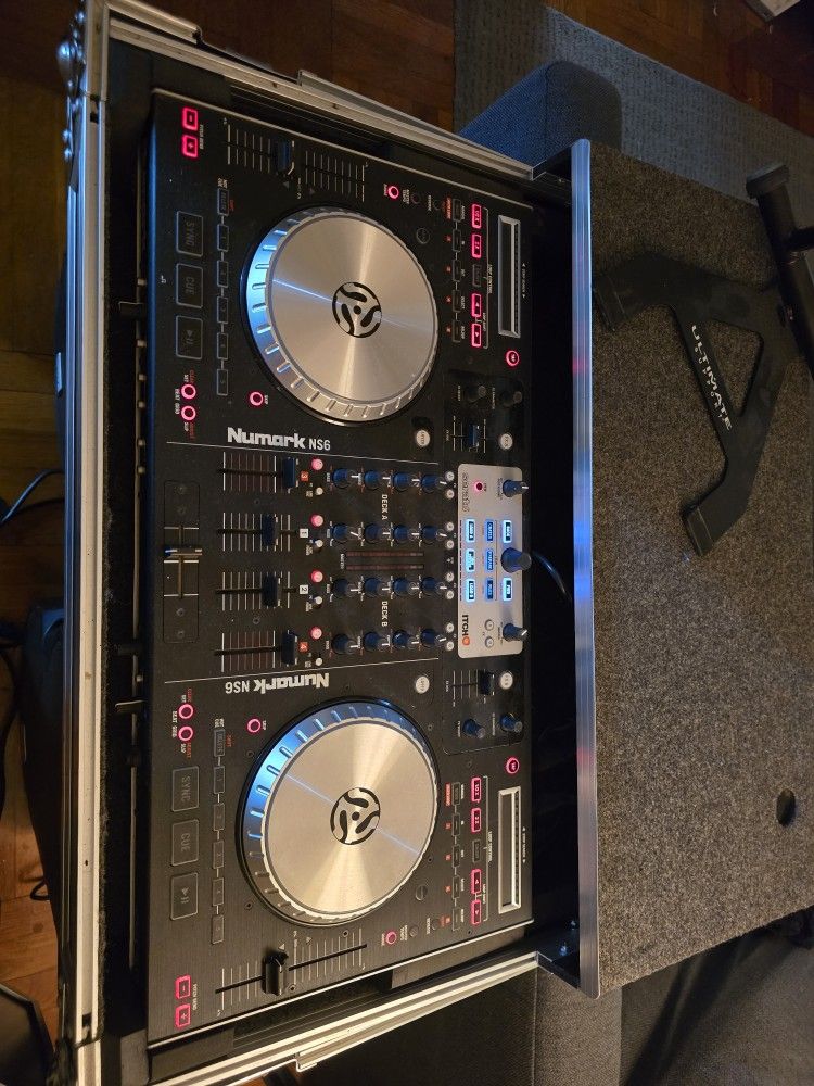 Numark Ns6 DJ Controller