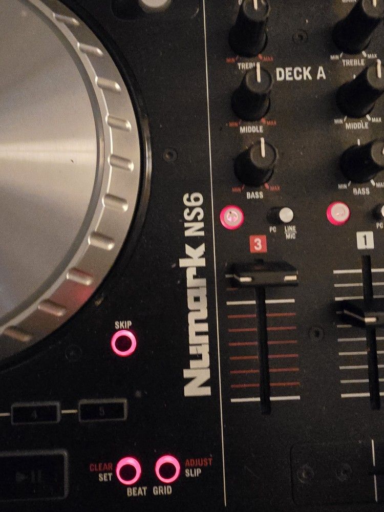 Numark Ns6 DJ Controller - photo 3