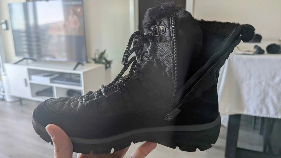 Skechers Black Quilted Faux Fur Winter Boots SN 167204 - photo 2