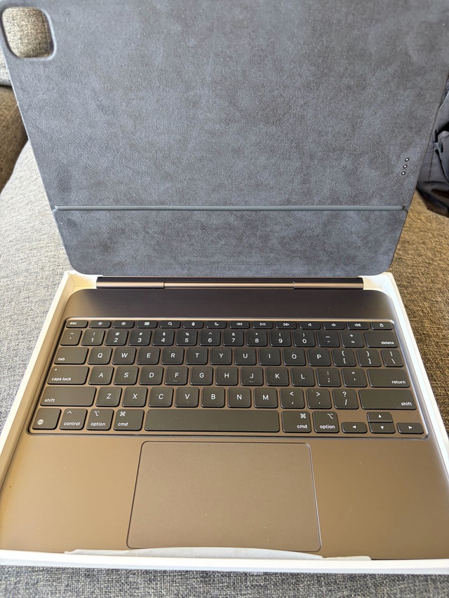 Apple Magic Keyboard 13 inches - photo 3