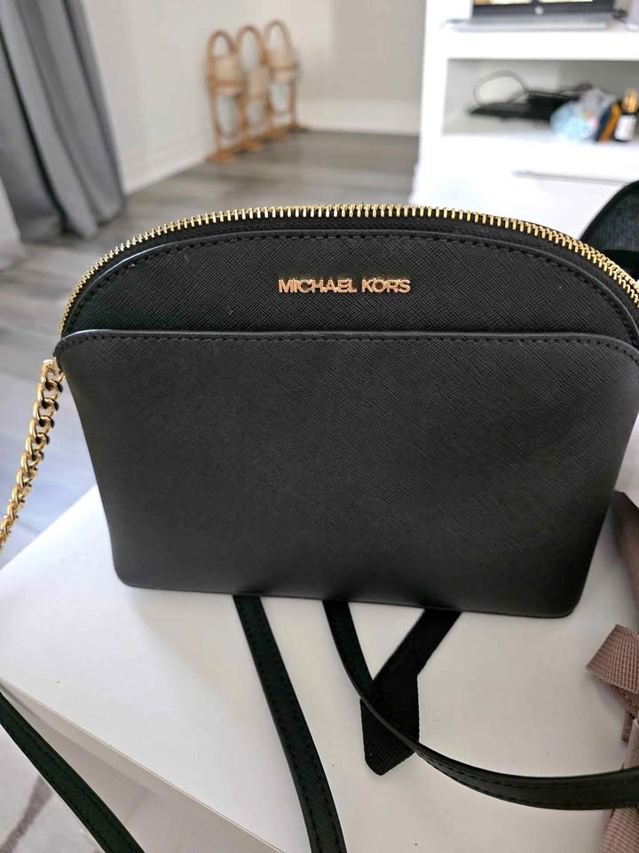 Michael Kors Jet Set Travel Medium Dome Crossbody