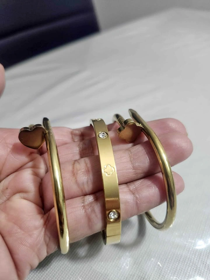 Elegant Gold Clover Bracelet Set – 3 Pieces