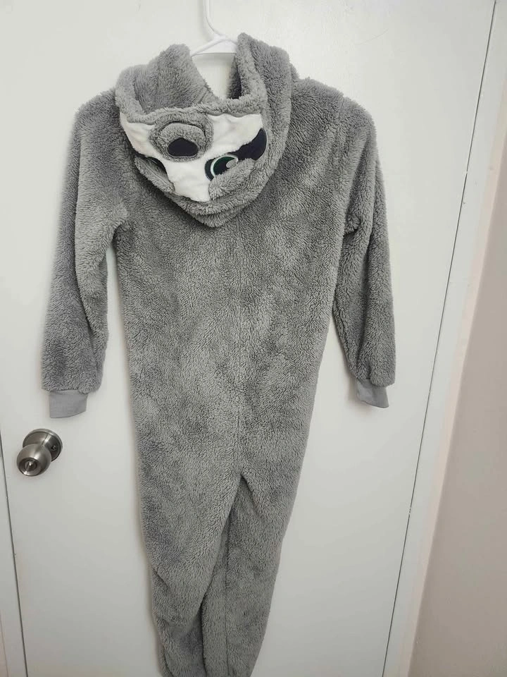 Cozy Grey Lama Onesie – Size 7/8 Years – $5 - photo 2