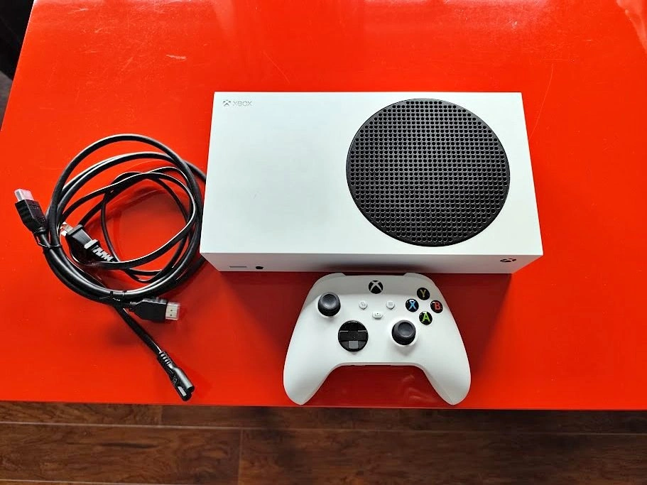 Like New Xbox Series S w/games