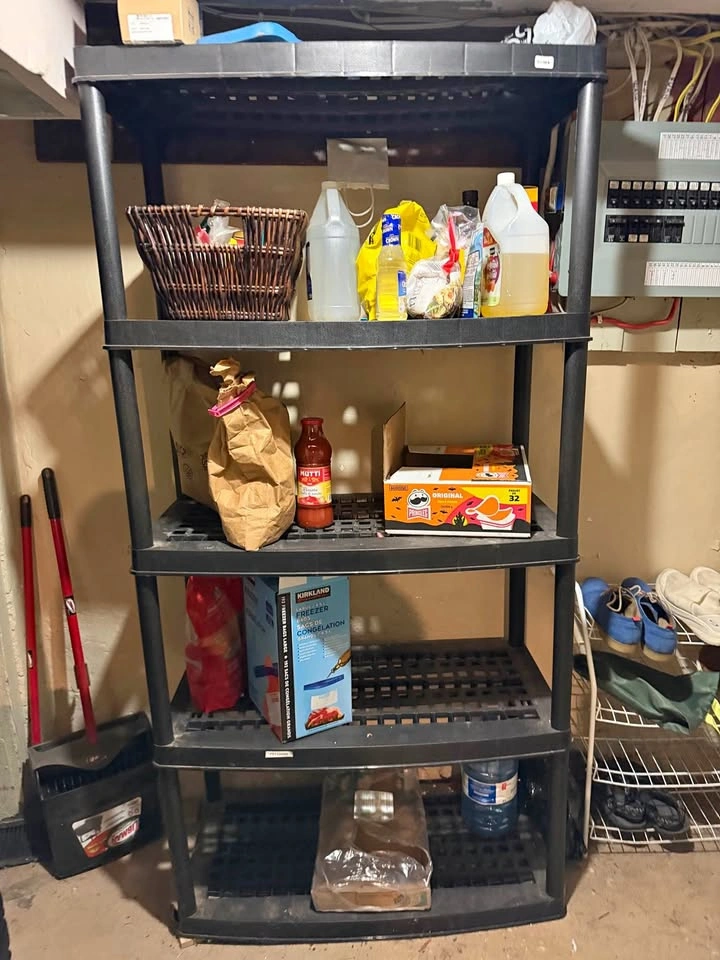 Heavy duty storage shelf