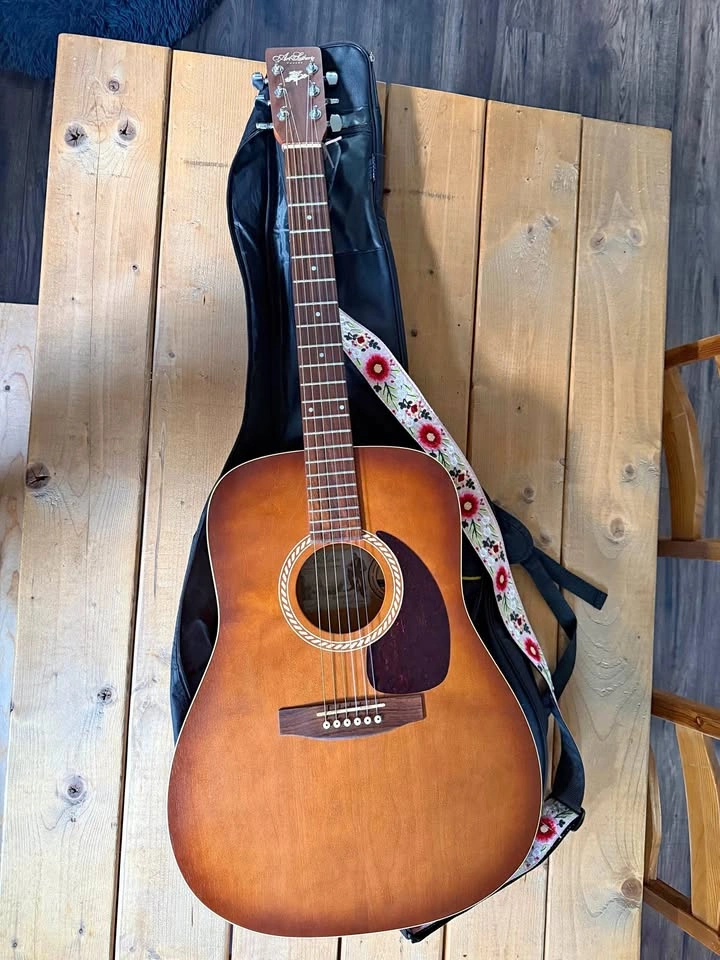 Art & Lutherie Wild Cherry Acoustic Guitar w/ Gig Bag