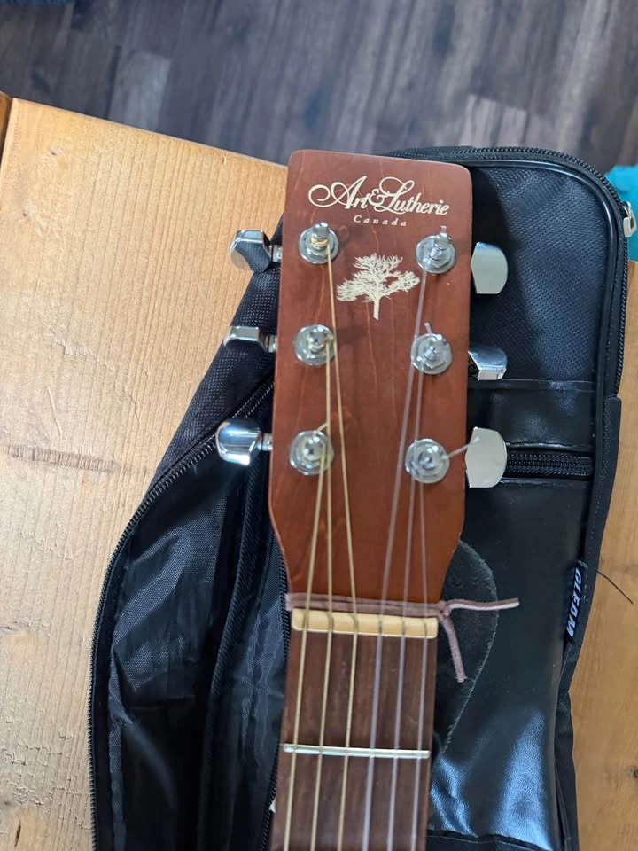 Art & Lutherie Wild Cherry Acoustic Guitar w/ Gig Bag - photo 3