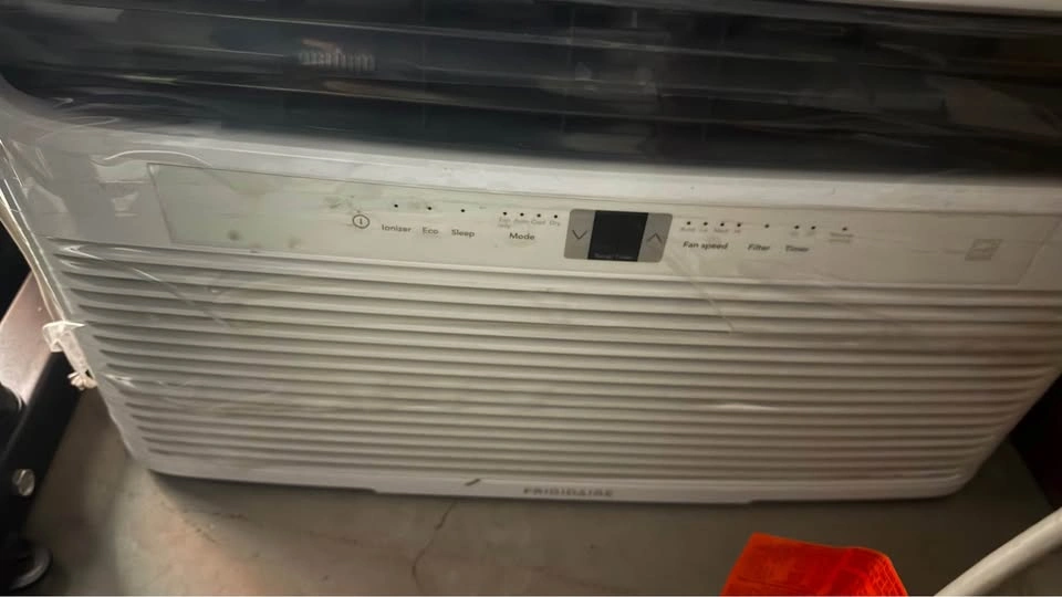 Frigidaire 12000 BTU Wall AC - photo 2