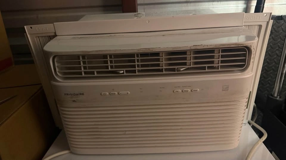 Frigidaire 8000 BTU Wall AC - photo 2