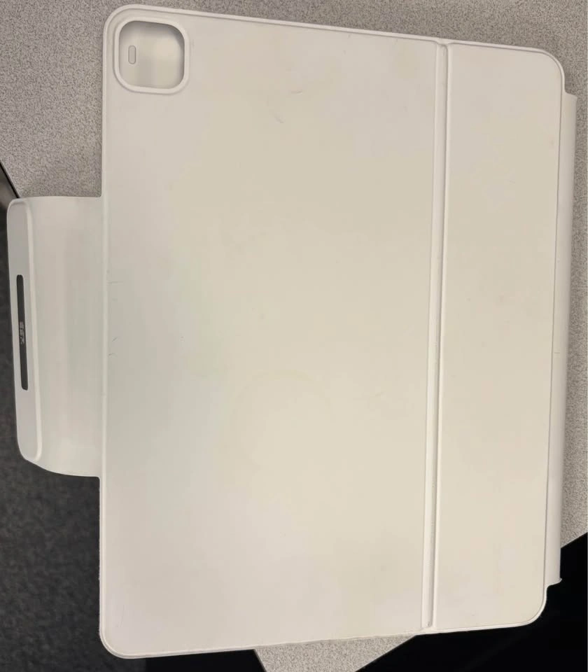 ESR iPad Pro 13” Keyboard Case - photo 2