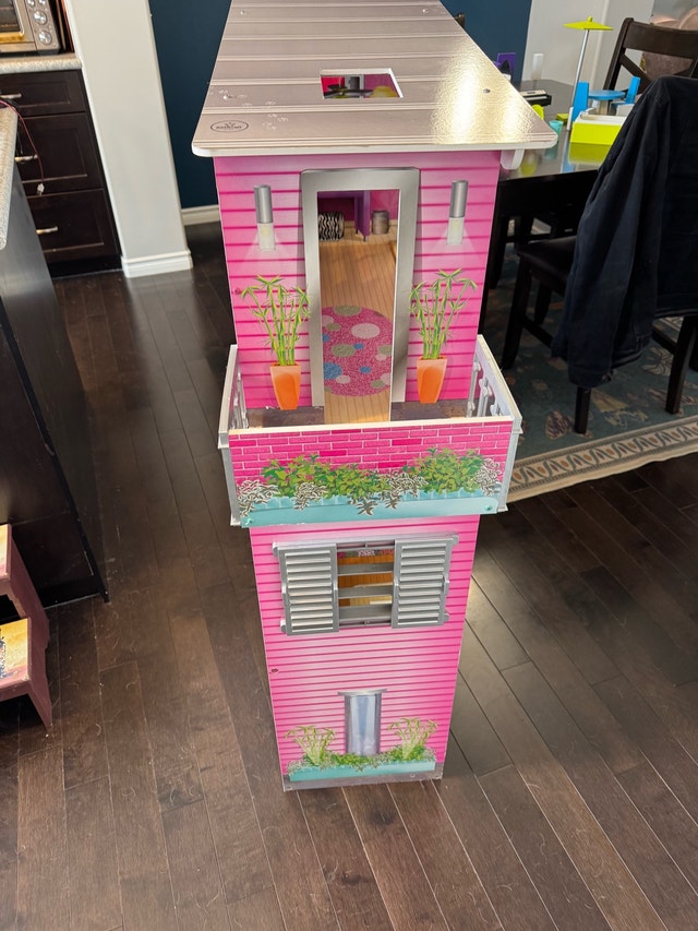 Doll House for Barbie or Similar Sized Dolls - photo 2