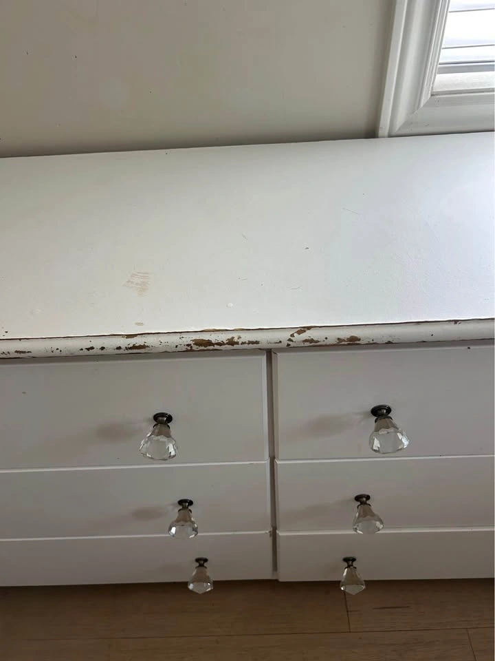 White 6-Drawer Dresser with Crystal Knobs - photo 4