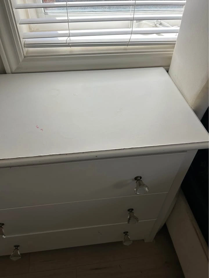 White 6-Drawer Dresser with Crystal Knobs - photo 5