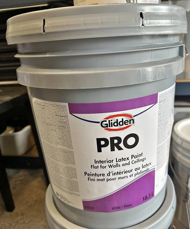 New Full Pail Latex Flat White Paint