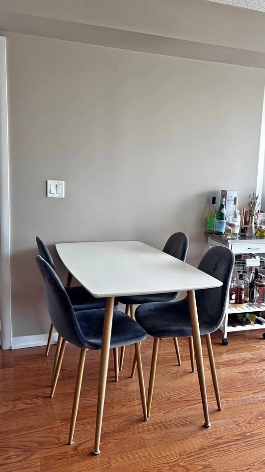 Dining Table & Chairs Set