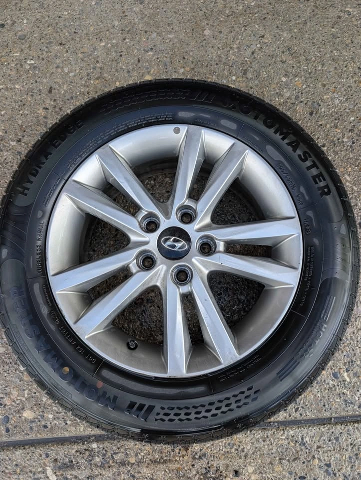 4 Tires on Hyundai Rims - photo 2