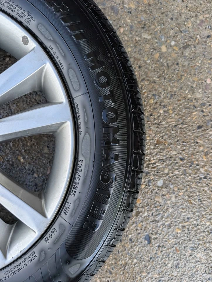 4 Tires on Hyundai Rims - photo 4