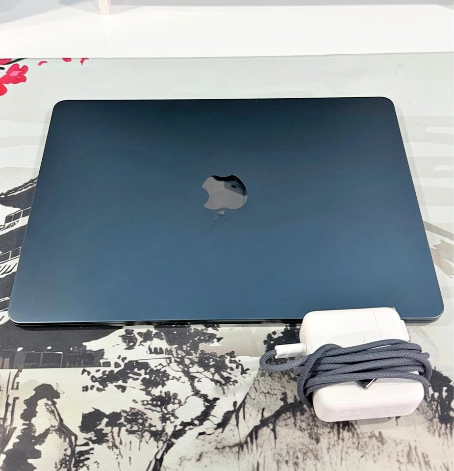 13” MacBook M4 Air (16GB Memory, 256GB Storage)